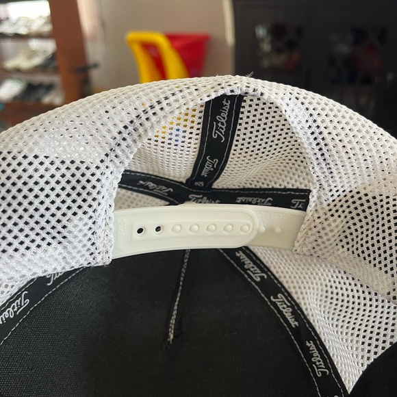 2 NEVER WORN TITLEIST men’s golf hats - Picture 3 of 5